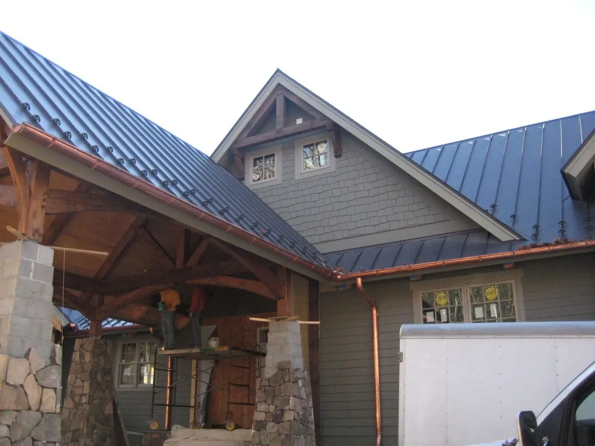Craftsman Roofing team delivering quality roofing work in Chateau Village